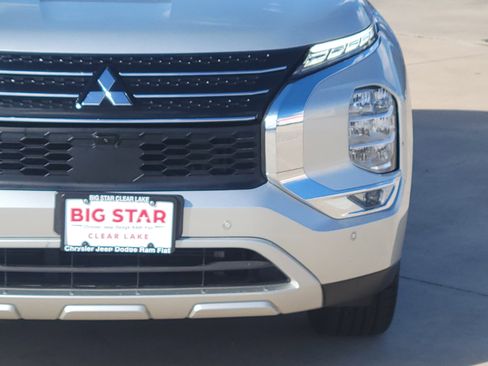 Used 2024 Mitsubishi Outlander SE Black Edition image 10