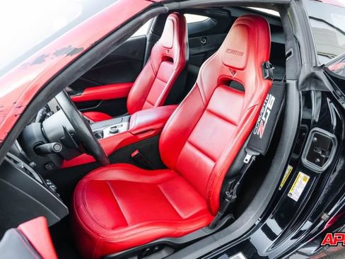 Used 2015 Chevrolet Corvette Z06 w/ 3LZ Preferred Equipment Group RWD image 8
