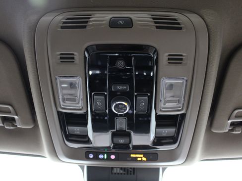 Used 2026 GMC Yukon Denali w/ Denali Reserve Package AWD/4WD image 18