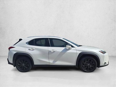 Used 2022 Lexus UX 200 w/ Accessory Package (Z2) FWD image 4