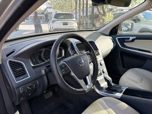 Used 2016 Volvo XC60 T5 Premier w/ Climate Package AWD/4WD image 18