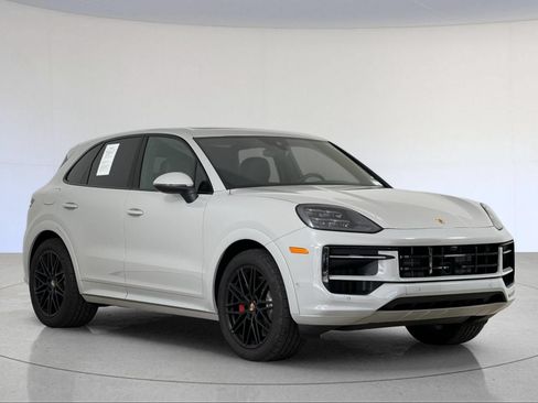 Certified 2026 Porsche Cayenne S AWD/4WD image 10