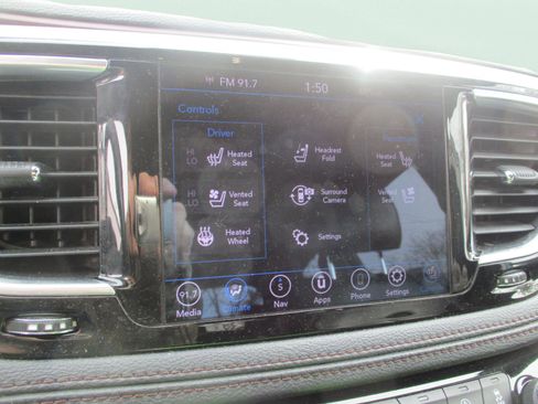 Used 2020 Chrysler Pacifica Limited image 31