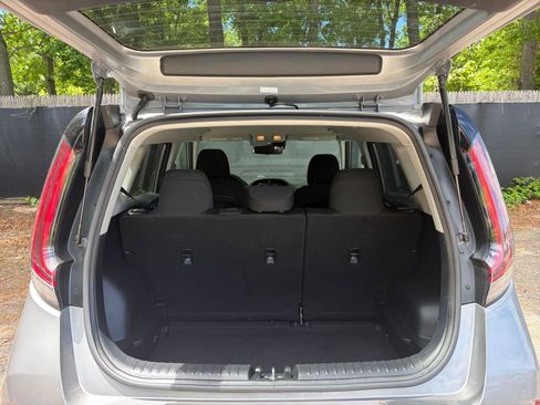 Used 2025 Kia Soul LX w/ LX Technology Package FWD image 29