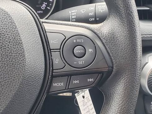 Used 2021 Toyota RAV4 LE AWD/4WD image 16