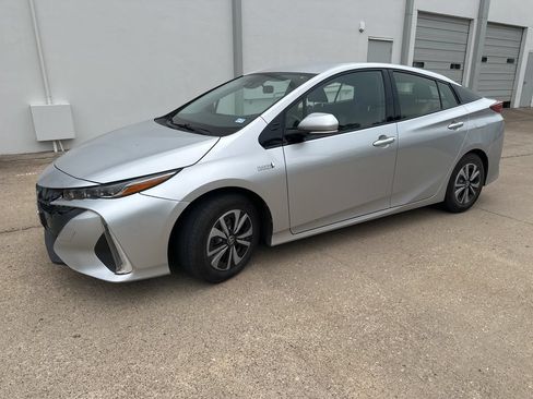 Used 2017 Toyota Prius Prime Premium FWD image 1