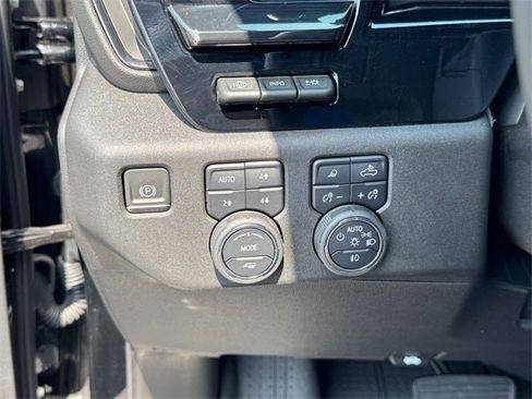 Used 2024 Chevrolet Silverado 2500 ZR2 w/ Technology Package image 18