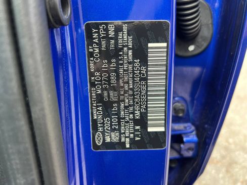 Used 2025 Hyundai Venue SEL FWD image 34