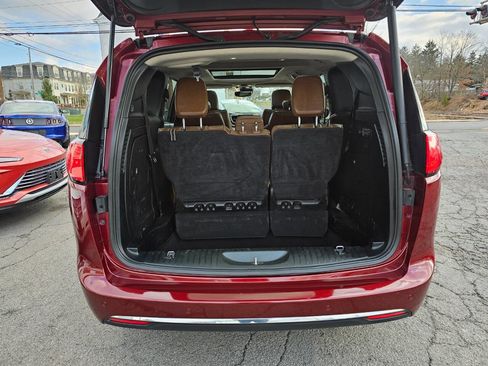 Used 2019 Chrysler Pacifica Limited w/ Tire & Wheel Group image 7