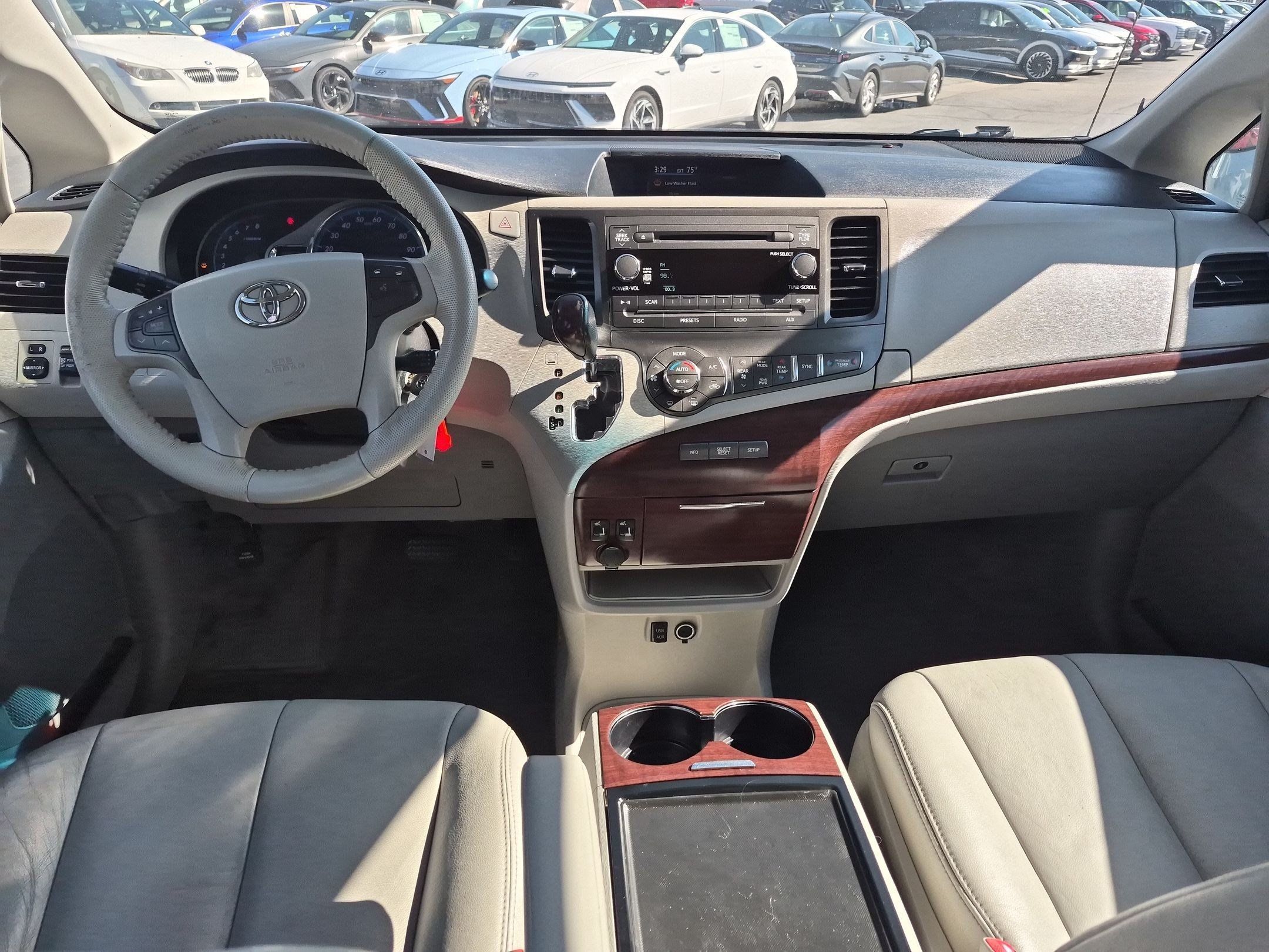 Used 2014 Toyota Sienna XLE FWD image 24