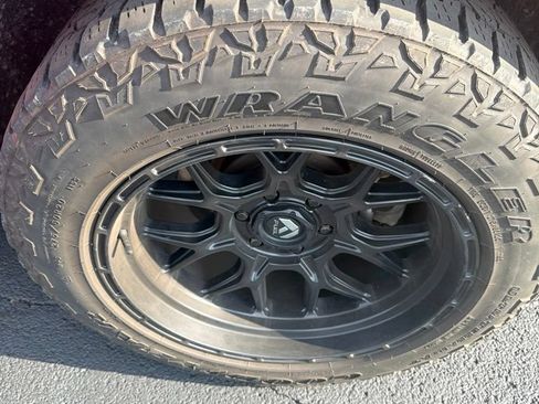 Used 2019 RAM 1500 Laramie AWD/4WD image 11
