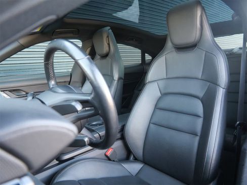 Used 2021 Porsche Taycan image 5