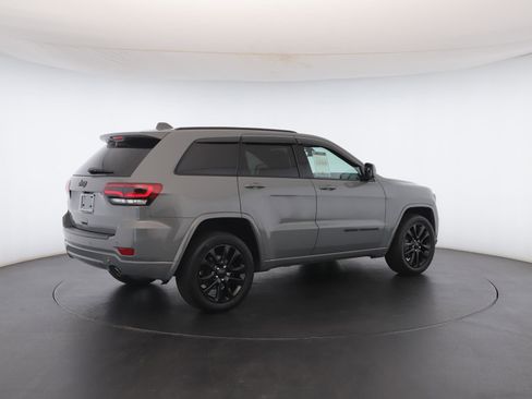Used 2020 Jeep Grand Cherokee Altitude image 28