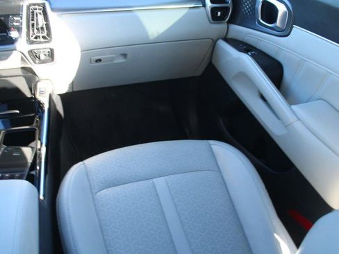 Used 2022 Kia Sorento SX image 16