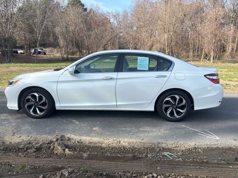 Used 2017 Honda Accord EX image 12