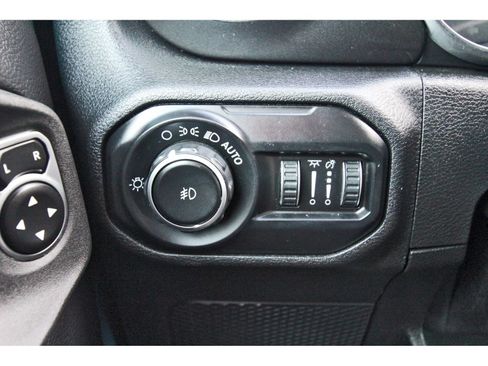 Used 2020 Jeep Wrangler Unlimited Sahara AWD/4WD image 19