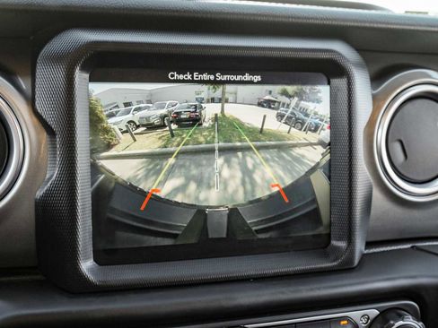 Used 2018 Jeep Wrangler Unlimited Sahara image 22