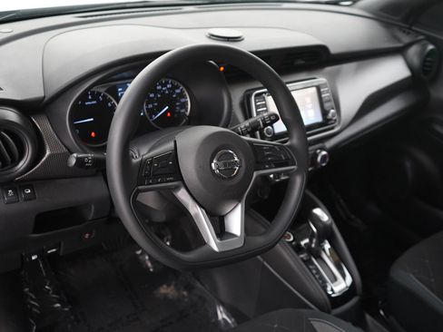Used 2019 Nissan Kicks S FWD image 20