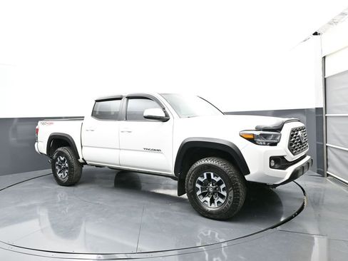 Used 2023 Toyota Tacoma TRD Off-Road w/ Technology Package AWD/4WD image 8
