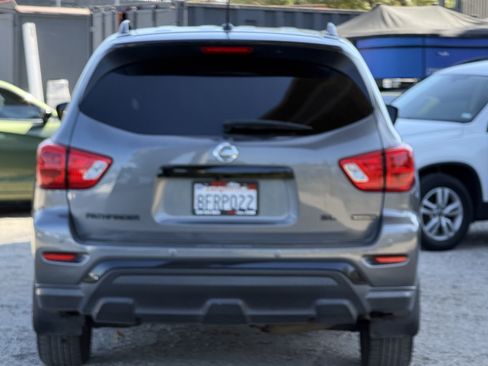 Used 2018 Nissan Pathfinder SL w/ Midnight Edition Package FWD image 10