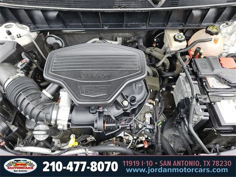 Used 2018 Cadillac XT5 Platinum image 32