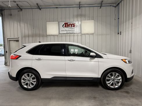 Used 2022 Ford Edge Titanium AWD/4WD image 2