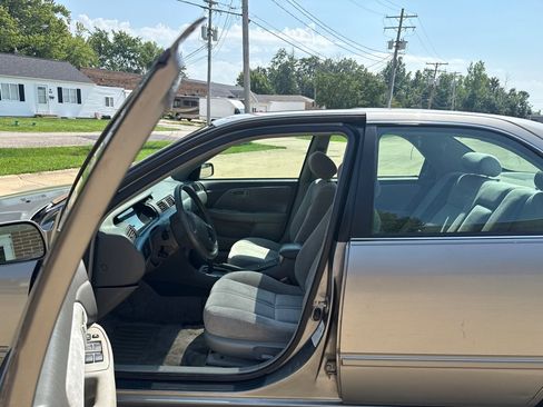 Used 1999 Toyota Camry LE FWD image 10