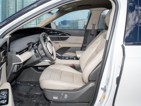 Used 2024 Lincoln Nautilus Reserve image 16