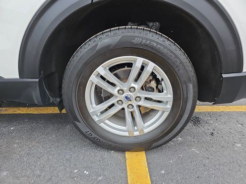 Used 2022 Ford Explorer XLT w/ Equipment Group 202A image 33