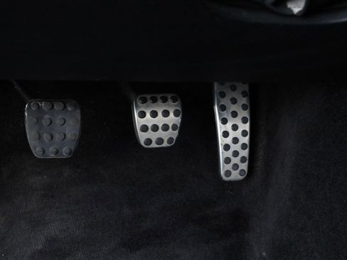 Used 2016 Dodge Challenger SRT w/ Technology Group image 11