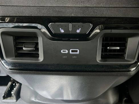 Used 2022 GMC Sierra 1500 AT4 AWD/4WD image 18