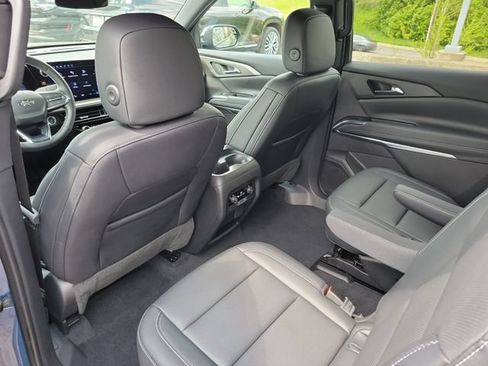 Used 2024 Chevrolet Traverse LT w/ Midnight/Sport Edition AWD/4WD image 12