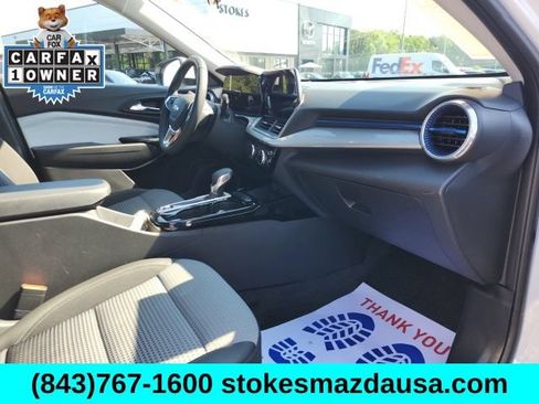 Used 2024 Chevrolet Trax LT w/ Sunroof Package FWD image 23