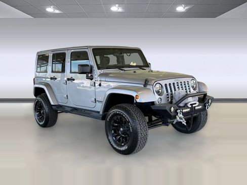 Used 2014 Jeep Wrangler Unlimited Sahara w/ Connectivity Group image 7