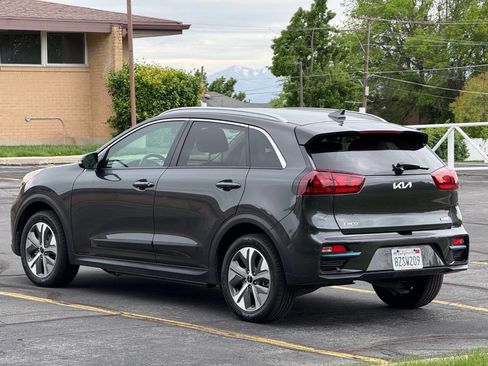 Used 2022 Kia Niro EX FWD image 7