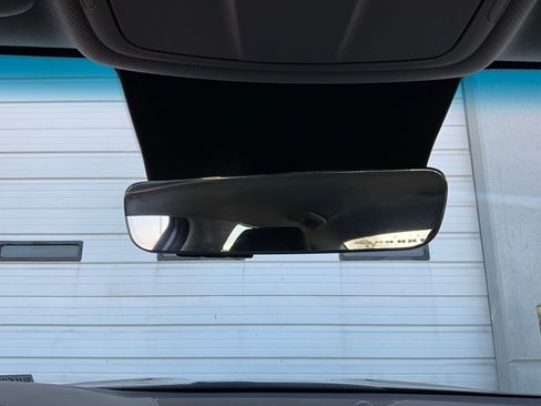 Used 2025 Genesis G70 2.5T image 16