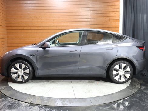 Used 2023 Tesla Model Y Long Range image 10
