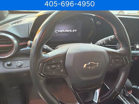 Used 2024 Chevrolet Trax RS w/ Sunroof Package FWD image 7