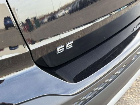 Used 2023 Volkswagen Taos SE w/ Black Wheel Package image 10