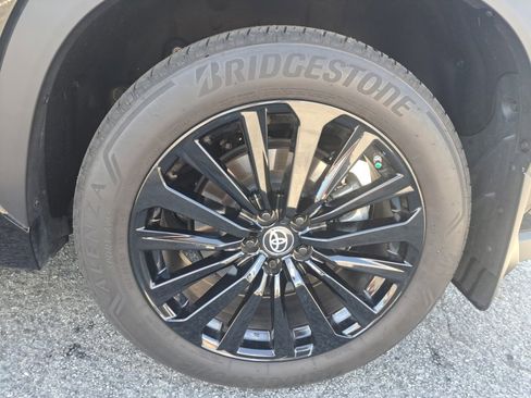 Used 2024 Toyota Highlander XSE FWD image 23