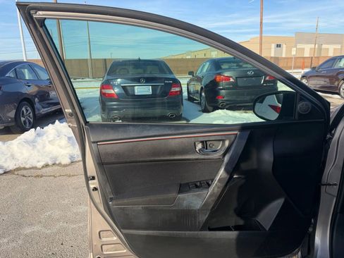 Used 2015 Toyota Corolla LE image 8