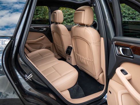 Used 2025 Porsche Macan image 37