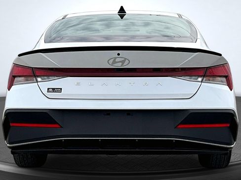 Used 2023 Hyundai Santa Fe SEL w/ Premium Package FWD image 6