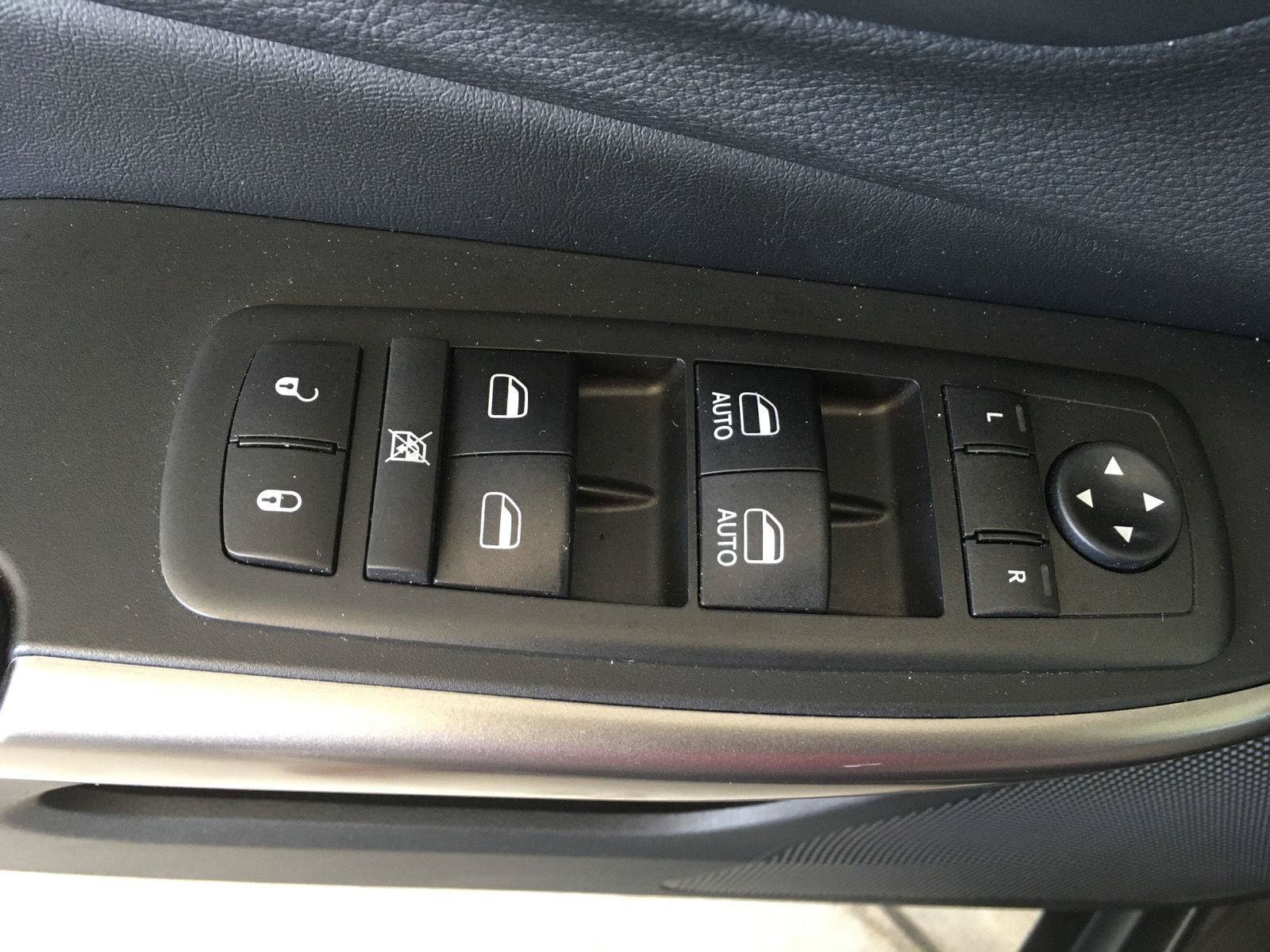 Used 2019 Jeep Cherokee Latitude Plus FWD image 33