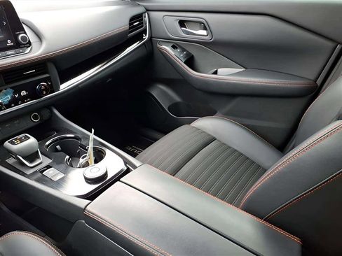 Used 2025 Nissan Rogue SV image 12