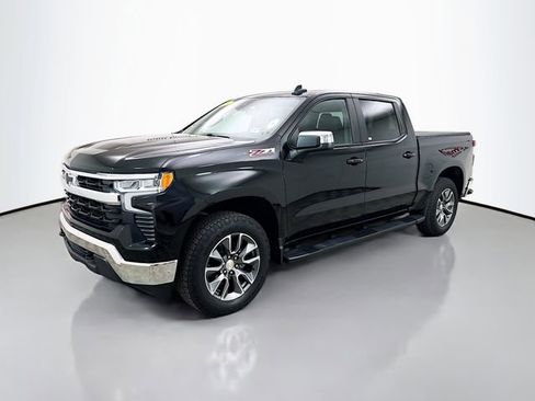 Used 2024 Chevrolet Silverado 1500 LT AWD/4WD image 3