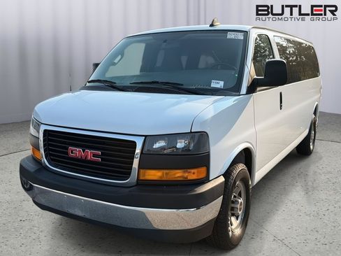 Used 2023 GMC Savana 3500 LS w/ Chrome Appearance Package RWD image 3