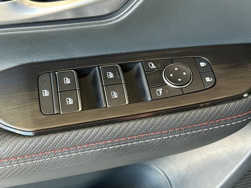 Used 2025 Nissan Kicks SR FWD image 14