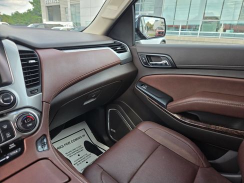 Used 2020 Chevrolet Suburban Premier AWD/4WD image 24