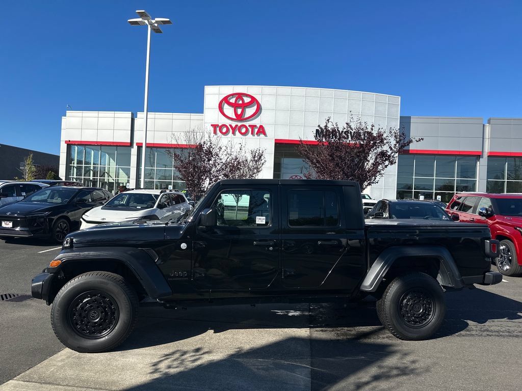 Used 2020 Jeep Gladiator Sport w/ Quick Order Package 24S AWD/4WD image 2